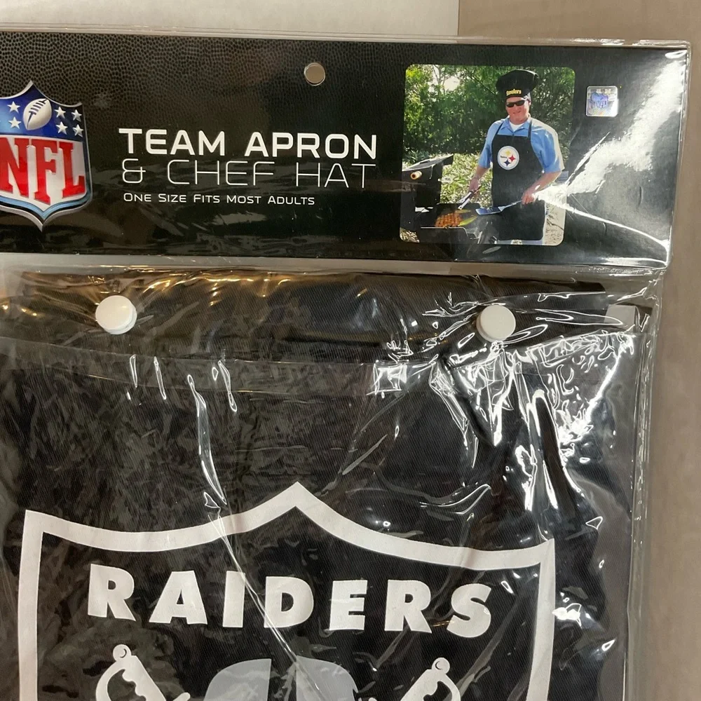 NFL Las Vegas Raiders Apron and Chef Hat Set-Adults - Picture 4 of 5